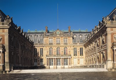 Il cortile di Luigi XIII, o il cortile di marmo, ristrutturato da Louis Le Vau (1612-70), c.1630 da Louis Le Vau